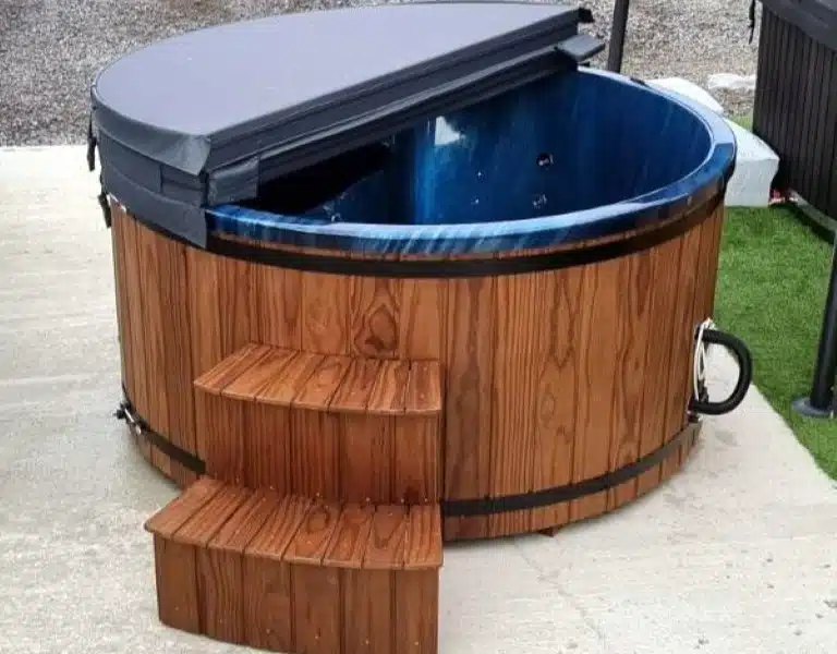 6 SZEMÉLYES CLASIC IN INTEGRÁLT KÁLYHÁS PRÉMIUM AKRIL DÉZSAFÜRDŐ WELLNESS CSOMAGBAN 2 6 személyes clasic in integrált kályhás akril dézsafürdő-1