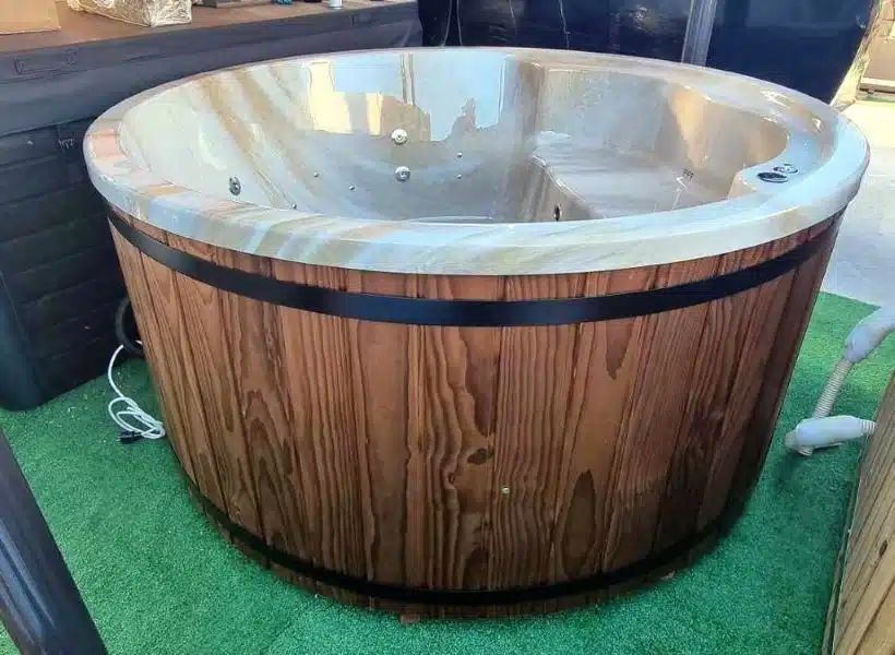 6 SZEMÉLYES CLASIC IN INTEGRÁLT KÁLYHÁS PRÉMIUM AKRIL DÉZSAFÜRDŐ WELLNESS CSOMAGBAN 3 6 személyes clasic in integrált kályhás akril dézsafürdő-2