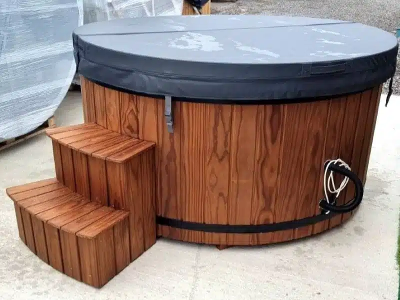 6 SZEMÉLYES CLASIC IN INTEGRÁLT KÁLYHÁS PRÉMIUM AKRIL DÉZSAFÜRDŐ WELLNESS CSOMAGBAN 4 6 személyes clasic in integrált kályhás akril dézsafürdő-3