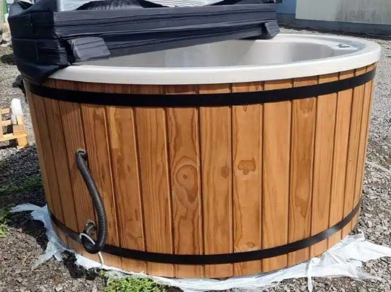 6 SZEMÉLYES CLASIC IN INTEGRÁLT KÁLYHÁS PRÉMIUM AKRIL DÉZSAFÜRDŐ WELLNESS CSOMAGBAN 7 6 személyes clasic in integrált kályhás akril dézsafürdő-6