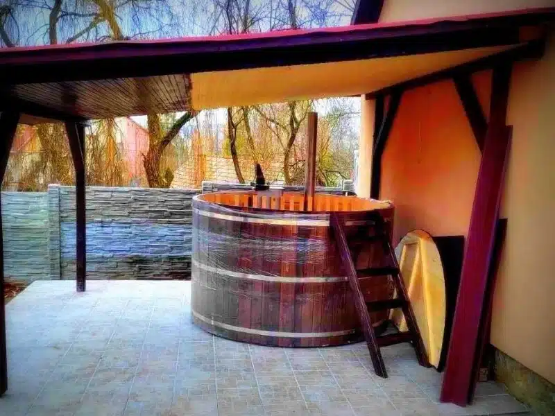 6 SZEMÉLYES FA PRÉMIUM DÉZSAFÜRDŐ 5 6 személyes dézsafürdő-4