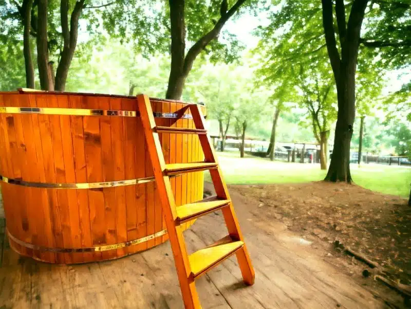 6 SZEMÉLYES FA PRÉMIUM DÉZSAFÜRDŐ 1 6 személyes dézsafürdő