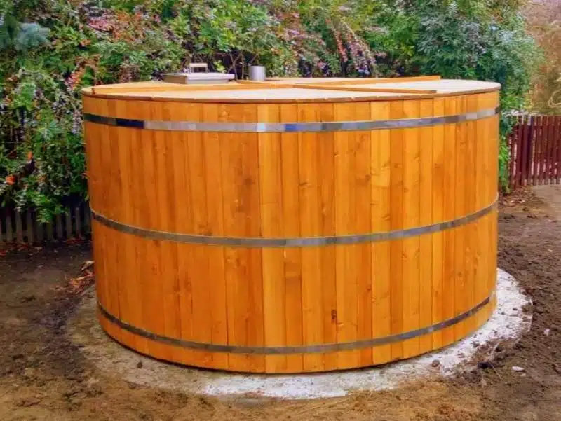 8 SZEMÉLYES FA PRÉMIUM DÉZSAFÜRDŐ 1 8 személyes dézsafürdő
