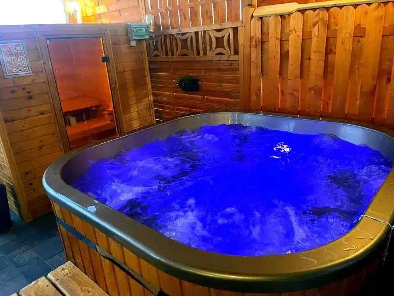 Malibu akril dézsafürdő külső kályhával