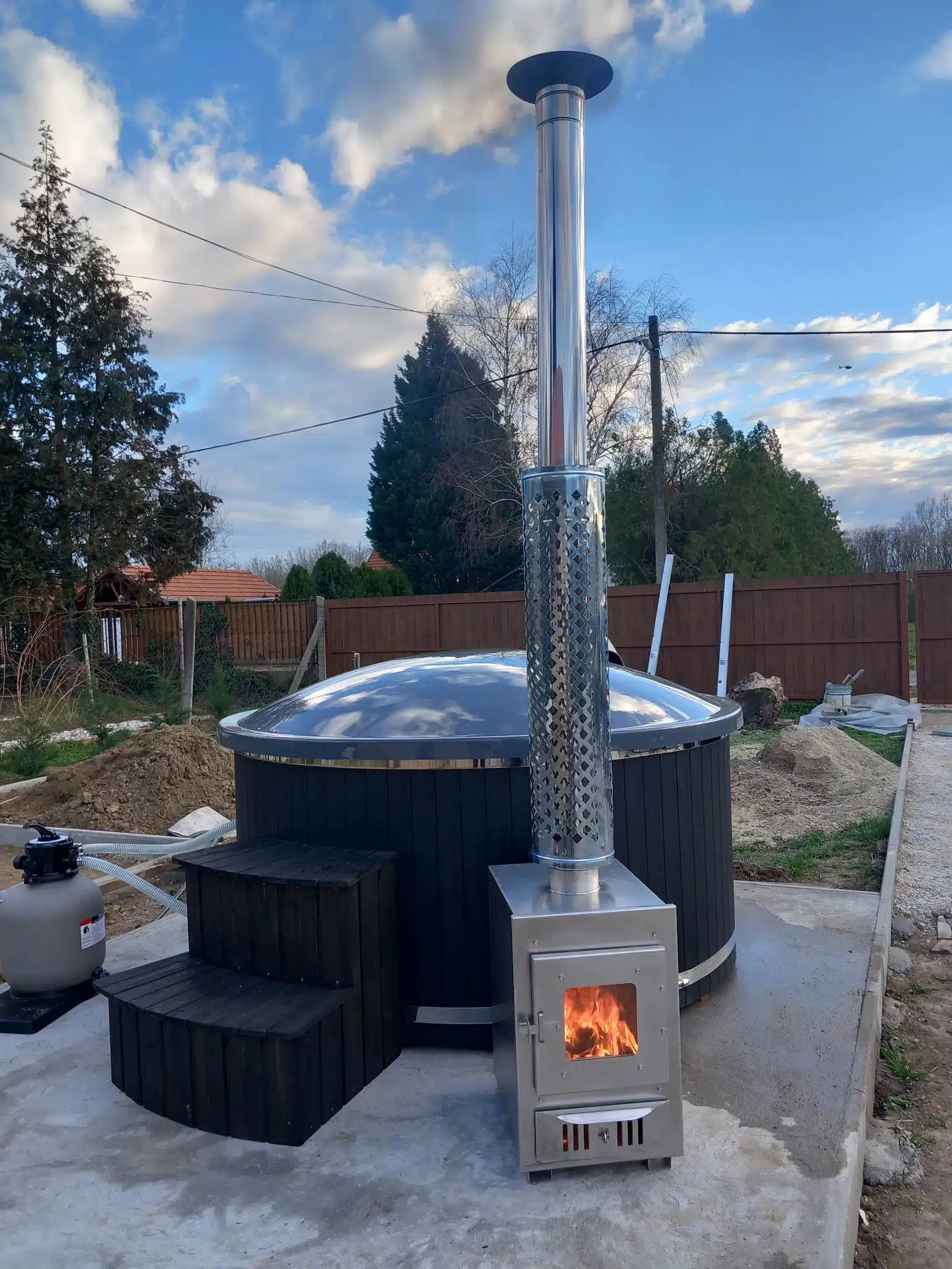 MÁLTA 6 SZEMÉLYES ÜVEGSZÁLAS DÉZSAFÜRDŐ KÜLSŐ KÁLYHÁVAL, WELLNESS CSOMAGBAN 7 Málta külső kályhás-7