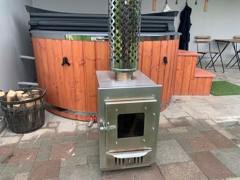 MÁLTA 6 SZEMÉLYES ÜVEGSZÁLAS DÉZSAFÜRDŐ KÜLSŐ KÁLYHÁVAL, WELLNESS CSOMAGBAN 8 Málta külső kályhás-8