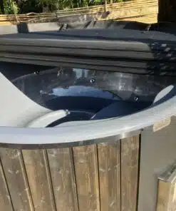 MÁLTA 6 SZEMÉLYES INTEGRÁLT KÁLYHÁS ÜVEGSZÁLAS DÉZSAFÜRDŐ THERMOTETŐVEL, WELLNESS CSOMAGBAN 53 Málta üvegszálas integrált kályhás dézsafürdő-10