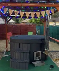 MÁLTA 6 SZEMÉLYES INTEGRÁLT KÁLYHÁS ÜVEGSZÁLAS DÉZSAFÜRDŐ THERMOTETŐVEL, WELLNESS CSOMAGBAN 60 Málta üvegszálas integrált kályhás dézsafürdő-17