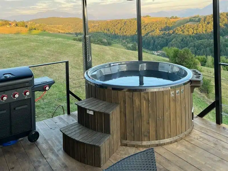 MÁLTA 6 SZEMÉLYES INTEGRÁLT KÁLYHÁS ÜVEGSZÁLAS DÉZSAFÜRDŐ THERMOTETŐVEL, WELLNESS CSOMAGBAN 3 Málta üvegszálas integrált kályhás dézsafürdő-2