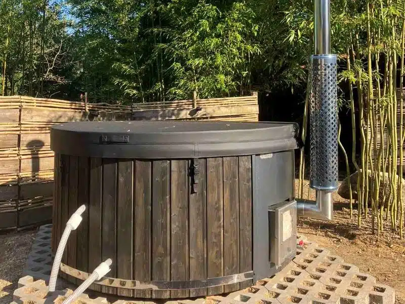 MÁLTA 6 SZEMÉLYES INTEGRÁLT KÁLYHÁS ÜVEGSZÁLAS DÉZSAFÜRDŐ THERMOTETŐVEL, WELLNESS CSOMAGBAN 27 Málta üvegszálas integrált kályhás dézsafürdő-26