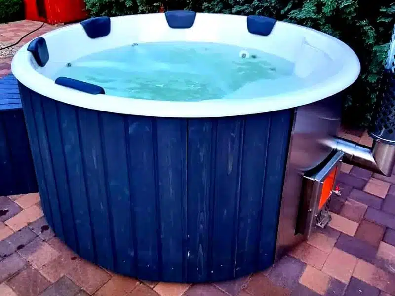 MÁLTA 6 SZEMÉLYES INTEGRÁLT KÁLYHÁS ÜVEGSZÁLAS DÉZSAFÜRDŐ THERMOTETŐVEL, WELLNESS CSOMAGBAN 29 Málta üvegszálas integrált kályhás dézsafürdő-28