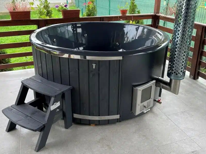 MÁLTA 6 SZEMÉLYES INTEGRÁLT KÁLYHÁS ÜVEGSZÁLAS DÉZSAFÜRDŐ THERMOTETŐVEL, WELLNESS CSOMAGBAN 32 Málta üvegszálas integrált kályhás dézsafürdő-31