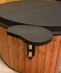 MÁLTA 6 SZEMÉLYES INTEGRÁLT KÁLYHÁS ÜVEGSZÁLAS DÉZSAFÜRDŐ THERMOTETŐVEL, WELLNESS CSOMAGBAN 75 Málta üvegszálas integrált kályhás dézsafürdő-32