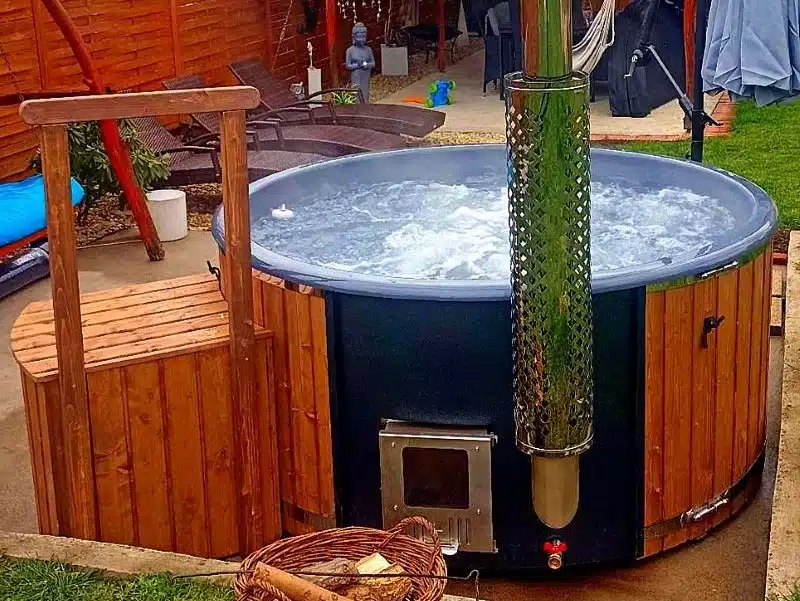 MÁLTA 6 SZEMÉLYES INTEGRÁLT KÁLYHÁS ÜVEGSZÁLAS DÉZSAFÜRDŐ THERMOTETŐVEL, WELLNESS CSOMAGBAN 38 Málta üvegszálas integrált kályhás dézsafürdő-37