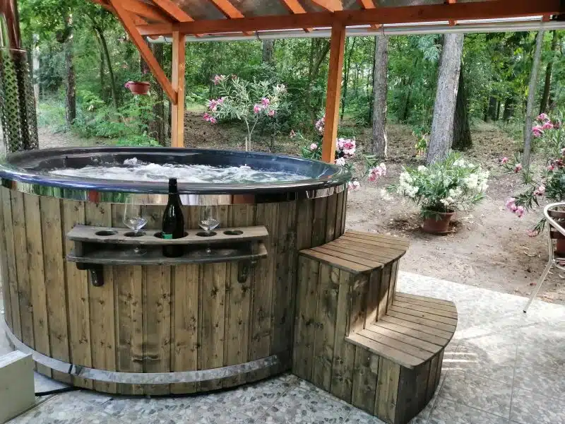 MÁLTA 6 SZEMÉLYES INTEGRÁLT KÁLYHÁS ÜVEGSZÁLAS DÉZSAFÜRDŐ THERMOTETŐVEL, WELLNESS CSOMAGBAN 39 Málta üvegszálas integrált kályhás dézsafürdő-38