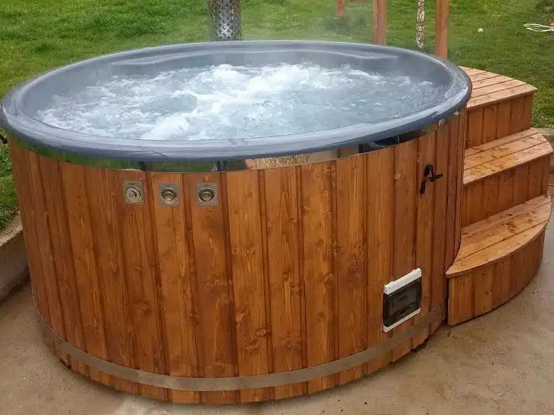 MÁLTA 6 SZEMÉLYES INTEGRÁLT KÁLYHÁS ÜVEGSZÁLAS DÉZSAFÜRDŐ THERMOTETŐVEL, WELLNESS CSOMAGBAN 5 Málta üvegszálas integrált kályhás dézsafürdő-4