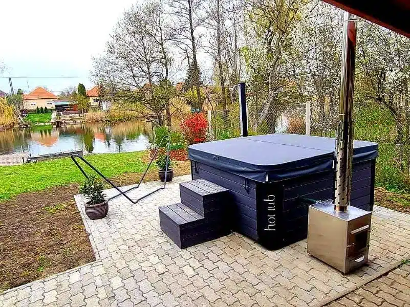 MONACO OUT KÜLSŐ KÁLYHÁS NÉGYSZÖG ALAKÚ AKRIL DÉZSAFÜRDŐ 4 Monaco külső kályhás akril dézsafürdő-3