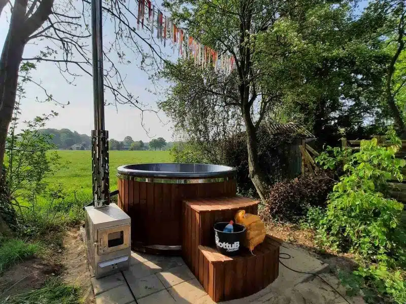 PEARL 6 SZEMÉLYES KÜLSŐ KÁLYHÁS SÓZHATÓ ÜVEGSZÁLAS DÉZSAFÜRDŐ 4 Pearl külső kályhás üvegszálas dézsafürdő-3