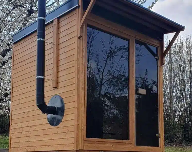 MODERN SZAUNA ELEKTROMOS KÁLYHÁVAL 4 Riga kültéri szauna elektromos vagy fatüzelésű kályhával-3