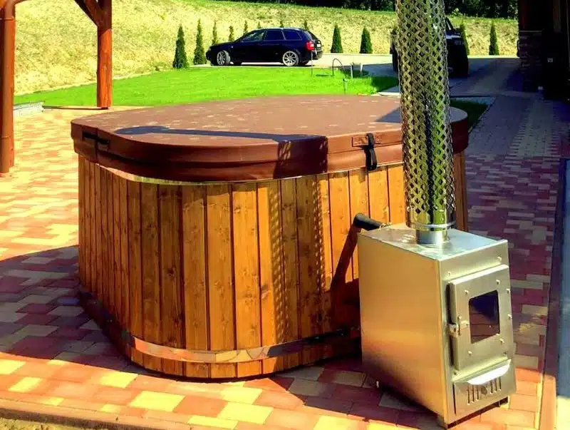 RUBIN 5-6 SZEMÉLYES PRÉMIUM NÉGYSZÖG ALAKÚ AKRIL DÉZSAFÜRDŐ KÜLSŐ KÁLYHÁVAL 2 Rubin akril külső kályhás dézsafürdő-1