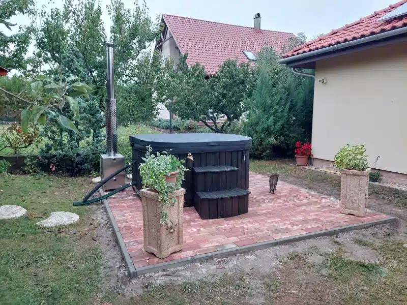 RUBIN 5-6 SZEMÉLYES PRÉMIUM NÉGYSZÖG ALAKÚ AKRIL DÉZSAFÜRDŐ KÜLSŐ KÁLYHÁVAL 14 Rubin akril külső kályhás dézsafürdő-13