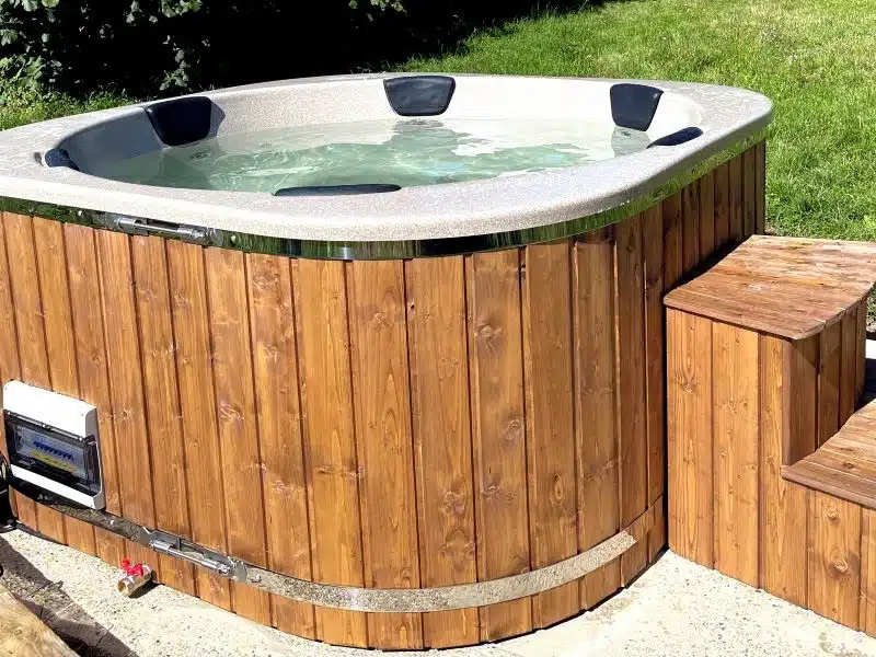 RUBIN 5-6 SZEMÉLYES PRÉMIUM NÉGYSZÖG ALAKÚ AKRIL DÉZSAFÜRDŐ KÜLSŐ KÁLYHÁVAL 6 Rubin akril külső kályhás dézsafürdő-5