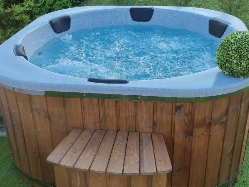 RUBIN 5-6 SZEMÉLYES PRÉMIUM NÉGYSZÖG ALAKÚ AKRIL DÉZSAFÜRDŐ KÜLSŐ KÁLYHÁVAL 7 Rubin akril külső kályhás dézsafürdő-6