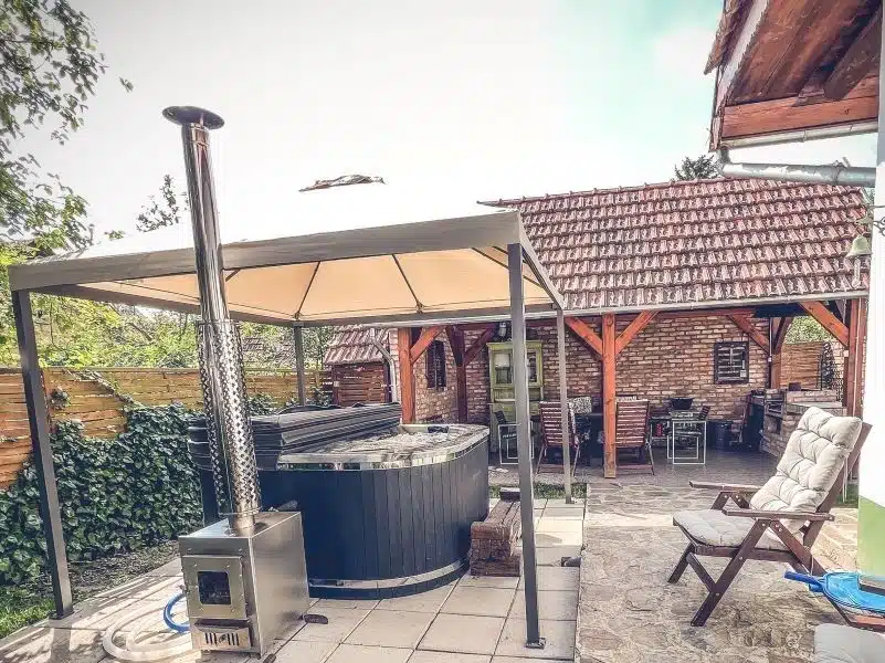 RUBIN 5-6 SZEMÉLYES PRÉMIUM NÉGYSZÖG ALAKÚ AKRIL DÉZSAFÜRDŐ KÜLSŐ KÁLYHÁVAL 10 Rubin akril külső kályhás dézsafürdő-9