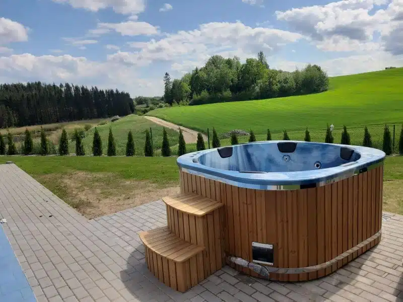 RUBIN 6 SZEMÉLYES ELEKTROMOS PRÉMIUM NÉGYSZÖG ALAKÚ AKRIL DÉZSAFÜRDŐ 2 Rubin elektromos dézsafürdő-2