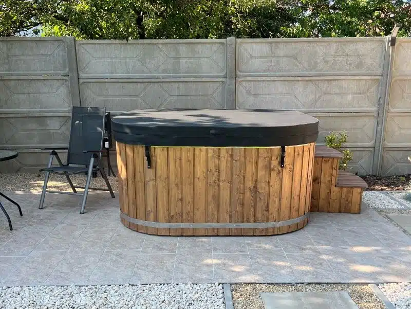 RUBIN 6 SZEMÉLYES ELEKTROMOS PRÉMIUM NÉGYSZÖG ALAKÚ AKRIL DÉZSAFÜRDŐ 4 Rubin elektromos dézsafürdő-4