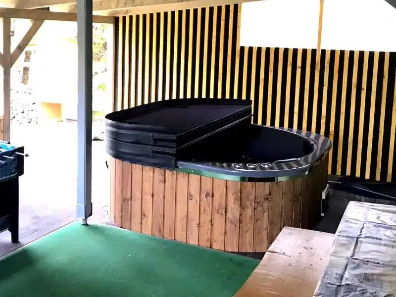 RUBIN 6 SZEMÉLYES ELEKTROMOS PRÉMIUM NÉGYSZÖG ALAKÚ AKRIL DÉZSAFÜRDŐ 6 Rubin elektromos dézsafürdő-6