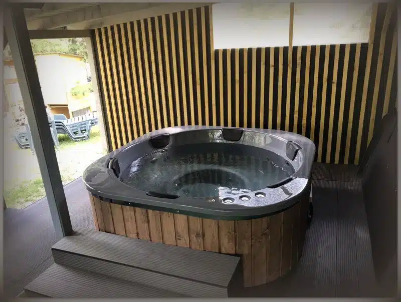 RUBIN 6 SZEMÉLYES ELEKTROMOS PRÉMIUM NÉGYSZÖG ALAKÚ AKRIL DÉZSAFÜRDŐ 8 Rubin elektromos dézsafürdő-8