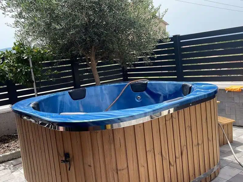 RUBIN 6 SZEMÉLYES ELEKTROMOS PRÉMIUM NÉGYSZÖG ALAKÚ AKRIL DÉZSAFÜRDŐ 9 Rubin elektromos dézsafürdő-9