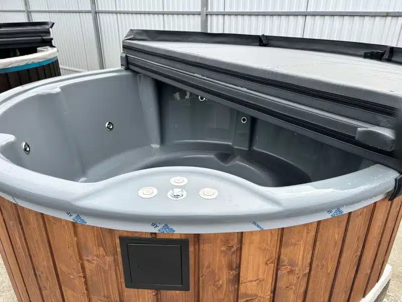 MEGÚJULT LUX IN 8 személyes ELEKTROMOS AKRIL dézsafürdő 3 MEGÚJULT LUX IN 8 személyes ELEKTROMOS AKRIL dézsafürdő 3