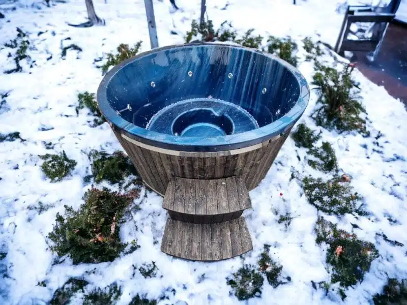 PEARL 6 SZEMÉLYES AKRIL SÓZHATÓ DÉZSAFÜRDŐ SAVÁLLÓ KÜLSŐ KÁLYHÁVAL, THERMOTETŐVEL 4 Pearl 6 személyes akril dézsafürdő saválló külső kályhával 4