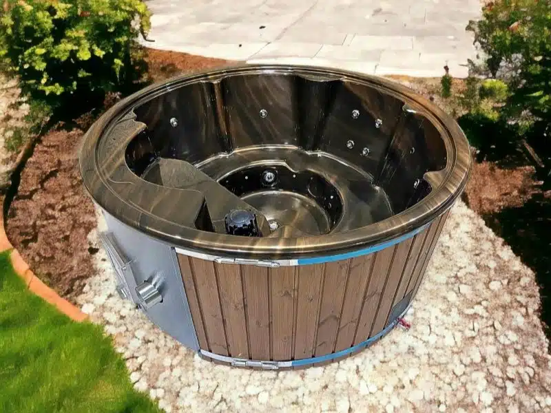 MEGÚJULT LUX IN 5 személyes INTEGRÁLT KÁLYHÁS PRÉMIUM MÁRVÁNY AKRIL dézsafürdő wellness csomagban 1 LUX IN 5 személyes INTEGRÁLT KÁLYHÁS PRÉMIUM MÁRVÁNY AKRIL dézsafürdő