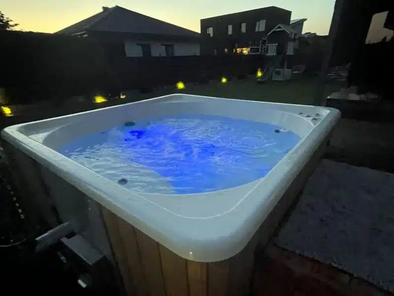 Palermo négyszögletes 8 személyes üvegszálas dézsafürdő integrált kályhával 3 Palermo négyszögletes 8 személyes üvegszálas dézsafürdő integrált kályhával 5