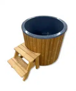 Hidegvizes merülő thermowood külső borítással, lépcsővel, leeresztővel