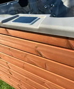 Grande 8 személyes Négyszögletes akril 8 személyes dézsafürdő GECKO 3 KW elektromos fűtéssel
