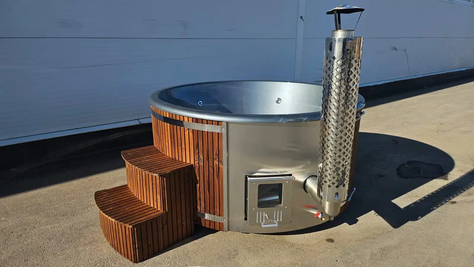 MÁLTA 6 személyes INTEGRÁLT KÁLYHÁS üvegszálas dézsafürdő thermotetővel, WELLNESS csomagban 1 MÁLTA 6 személyes INTEGRÁLT KÁLYHÁS üvegszálas dézsafürdő thermotetővel, WELLNESS csomagban