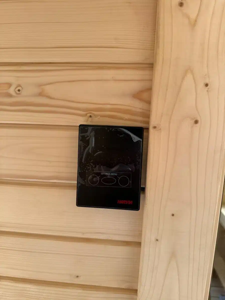6 SZEMÉLYES, 4.5 MÉTERES MAXI SZAUNA ÖLTÖZŐVEL, ELEKTROMOS KÁLYHA + WIFI-VEL 12 6 SZEMÉLYES, 4.5 MÉTERES MAXI SZAUNA ÖLTÖZŐVEL, ELEKTROMOS KÁLYHA + WIFI-VEL