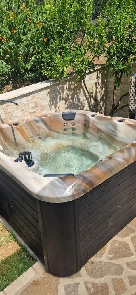 TOPÁZ PRÉMIUM AKRIL 4 személyes INTEGRÁLT fatüzelésű jacuzzi 9 TOPÁZ PRÉMIUM AKRIL 4 személyes INTEGRÁLT fatüzelésű jacuzzi