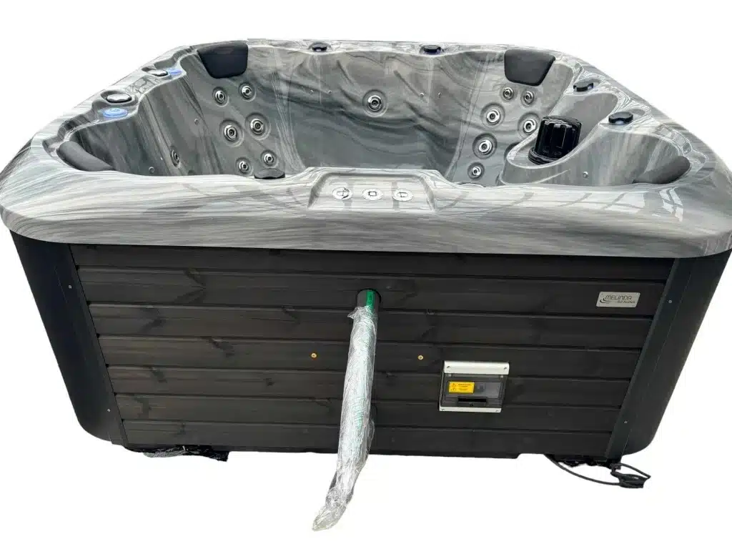 TOPÁZ PRÉMIUM AKRIL 4 személyes fatüzelésű jacuzzi 12 TOPÁZ PRÉMIUM AKRIL 4 személyes fatüzelésű jacuzzi