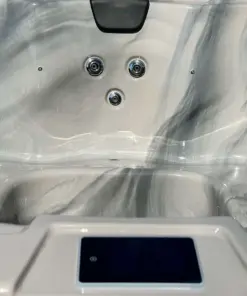 Grande 8 személyes Négyszögletes akril 8 személyes dézsafürdő GECKO 3 KW elektromos fűtéssel