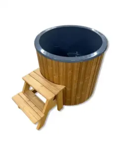 Hidegvizes merülő thermowood külső borítással, lépcsővel, leeresztővel