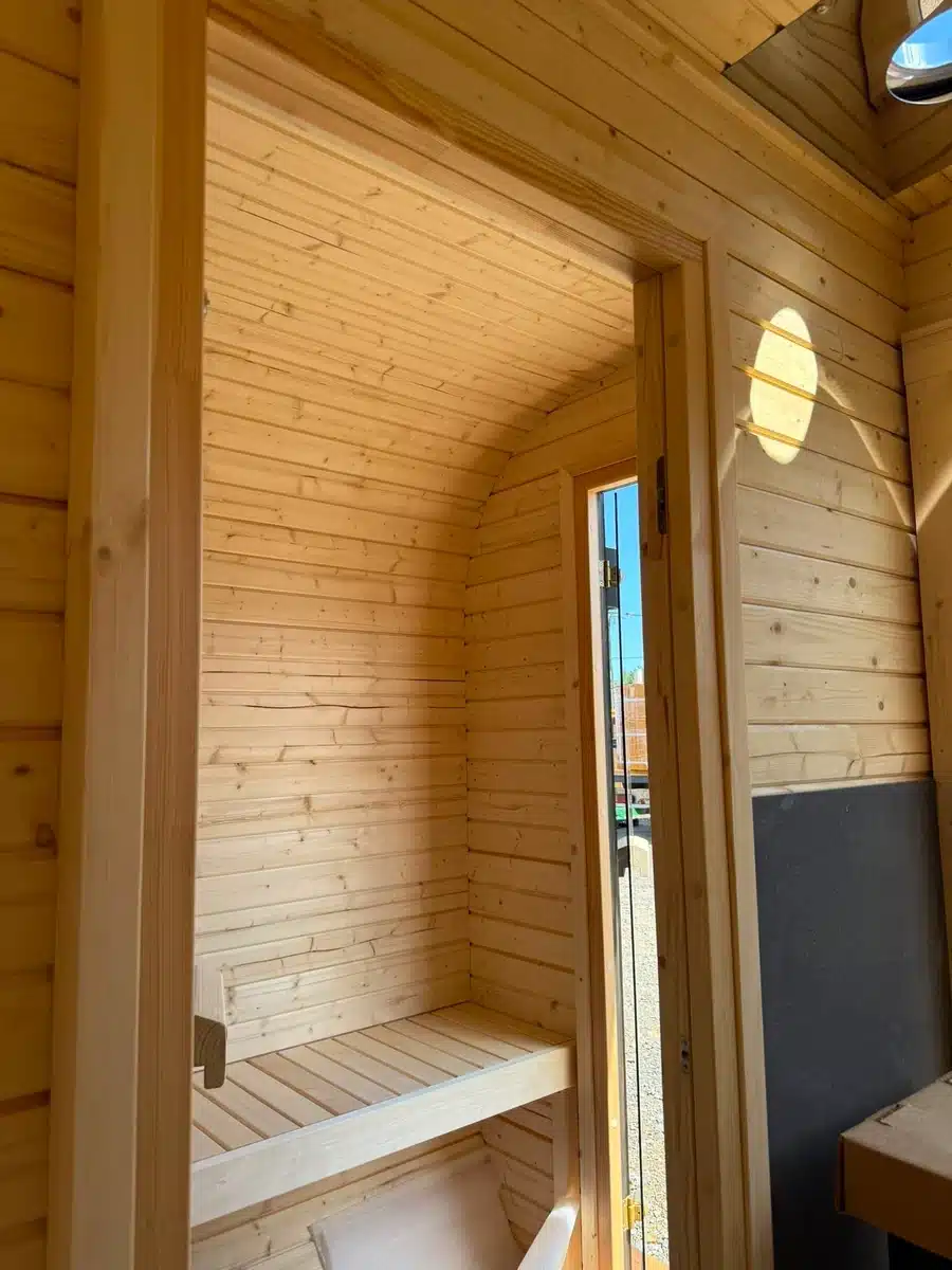 6 SZEMÉLYES VIP LUX SZAUNA – HARVIA M3 SL KÜLSŐ FATÜZELÉSŰ KAZÁNNAL 17 6 SZEMÉLYES VIP LUX SZAUNA – HARVIA M3 SL KÜLSŐ FATÜZELÉSŰ KAZÁNNAL