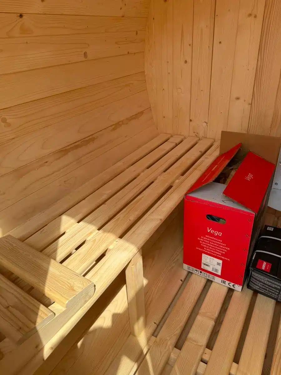 4 SZEMÉLYES HORDÓSZAUNA – ELEKTROMOS KÁLYHÁVAL 10 4 SZEMÉLYES HORDÓSZAUNA – ELEKTROMOS KÁLYHÁVAL