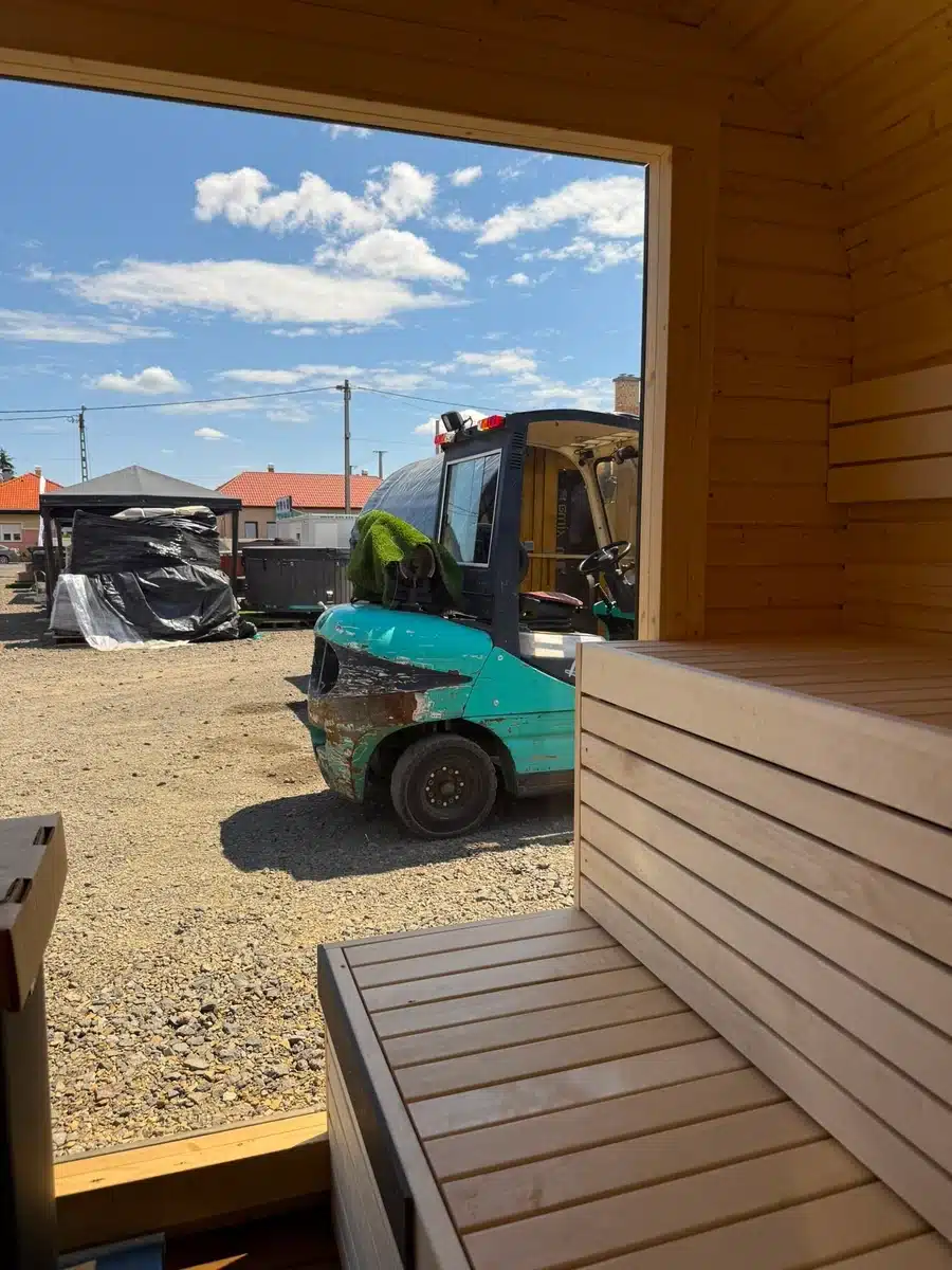 6 SZEMÉLYES VIP LUX SZAUNA – HARVIA M3 SL KÜLSŐ FATÜZELÉSŰ KAZÁNNAL 10 6 SZEMÉLYES VIP LUX SZAUNA – HARVIA M3 SL KÜLSŐ FATÜZELÉSŰ KAZÁNNAL