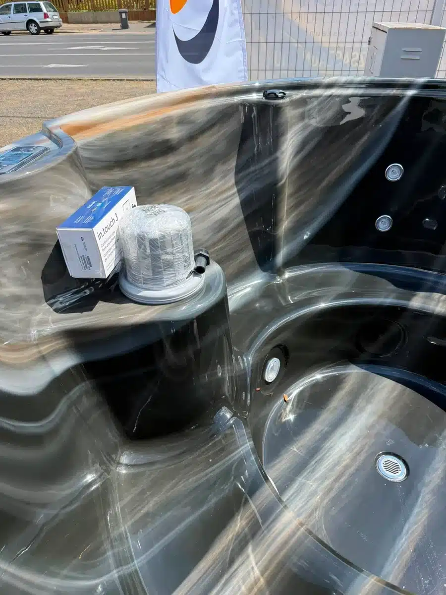 MEGÚJULT LUX IN - 6 SZEMÉLYES ELEKTROMOS PRÉMIUM MÁRVÁNY AKRIL DÉZSAFÜRDŐ, WELLNESS CSOMAGBAN 18 MEGÚJULT LUX IN - 6 SZEMÉLYES ELEKTROMOS PRÉMIUM MÁRVÁNY AKRIL DÉZSAFÜRDŐ, WELLNESS CSOMAGBAN