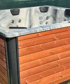 Grande 8 személyes Négyszögletes akril 8 személyes dézsafürdő GECKO 3 KW elektromos fűtéssel